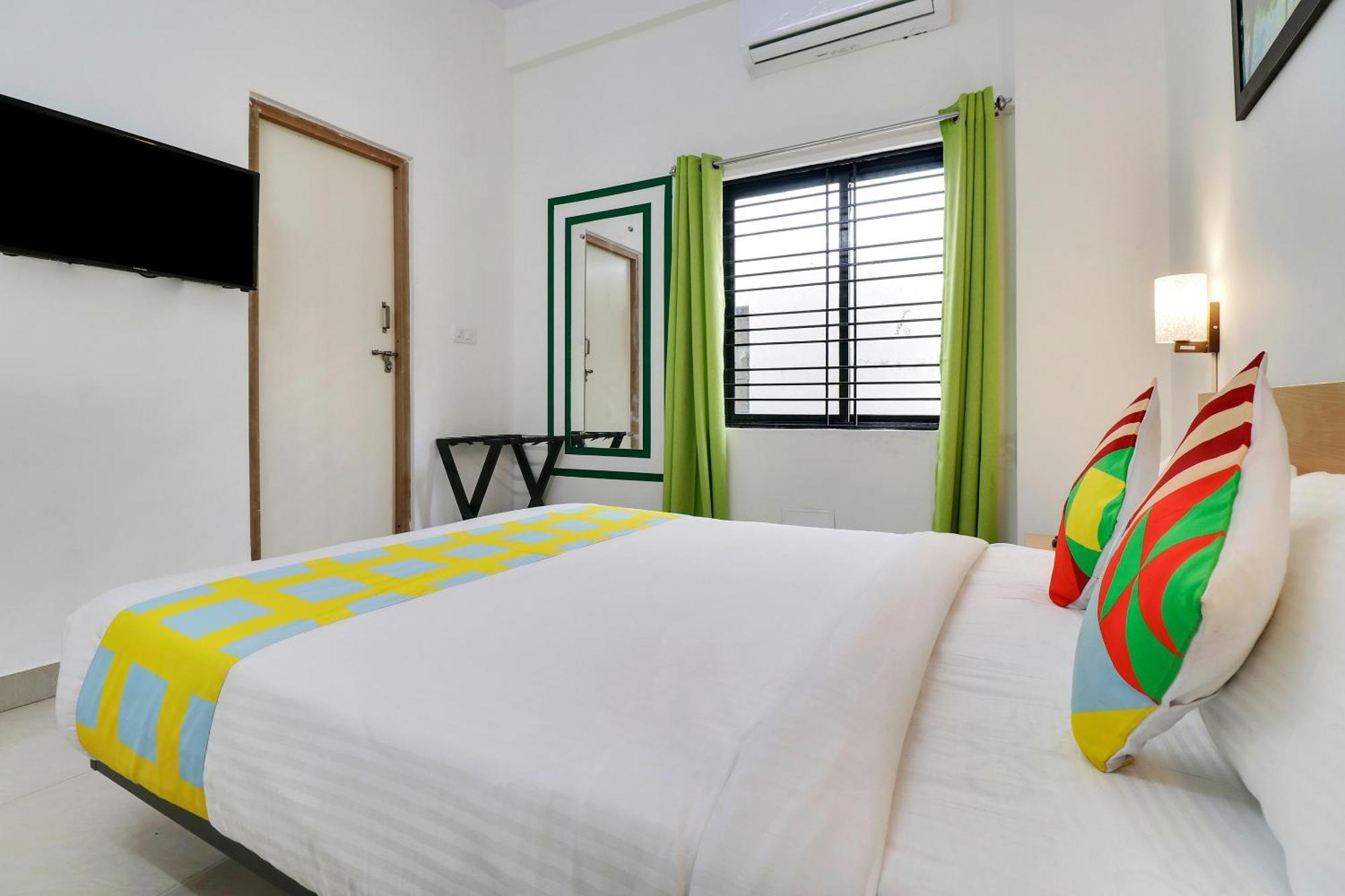 Guest house O Leva Homes Near Baiyappanahalli Metro Station 3*